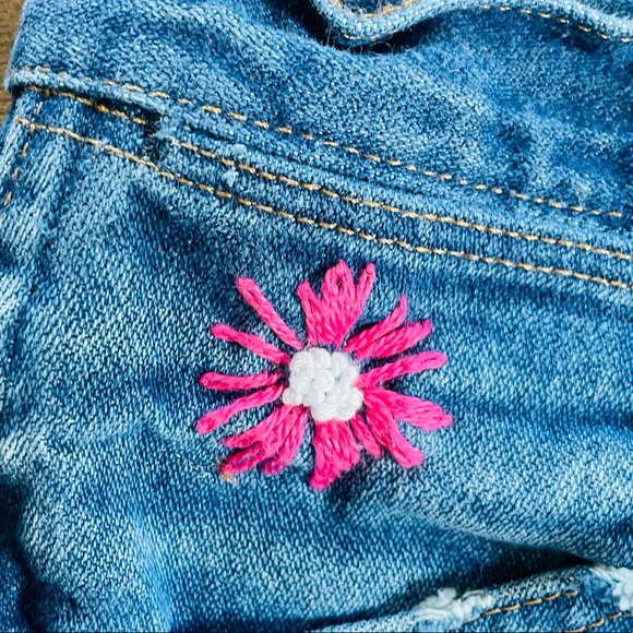 Wranglers cutoff shorts with embroidery & lace, Daisy Dukes, size 4-6 - Picture 3 of 7